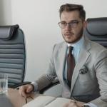 Decyzje bez drżenia ręki: jak budować odwagę i klarowność w biznesie