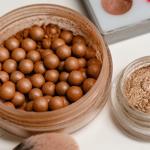 Delikatne muśnięcie słońcem: jak wybrać bronzer dla jasnej cery