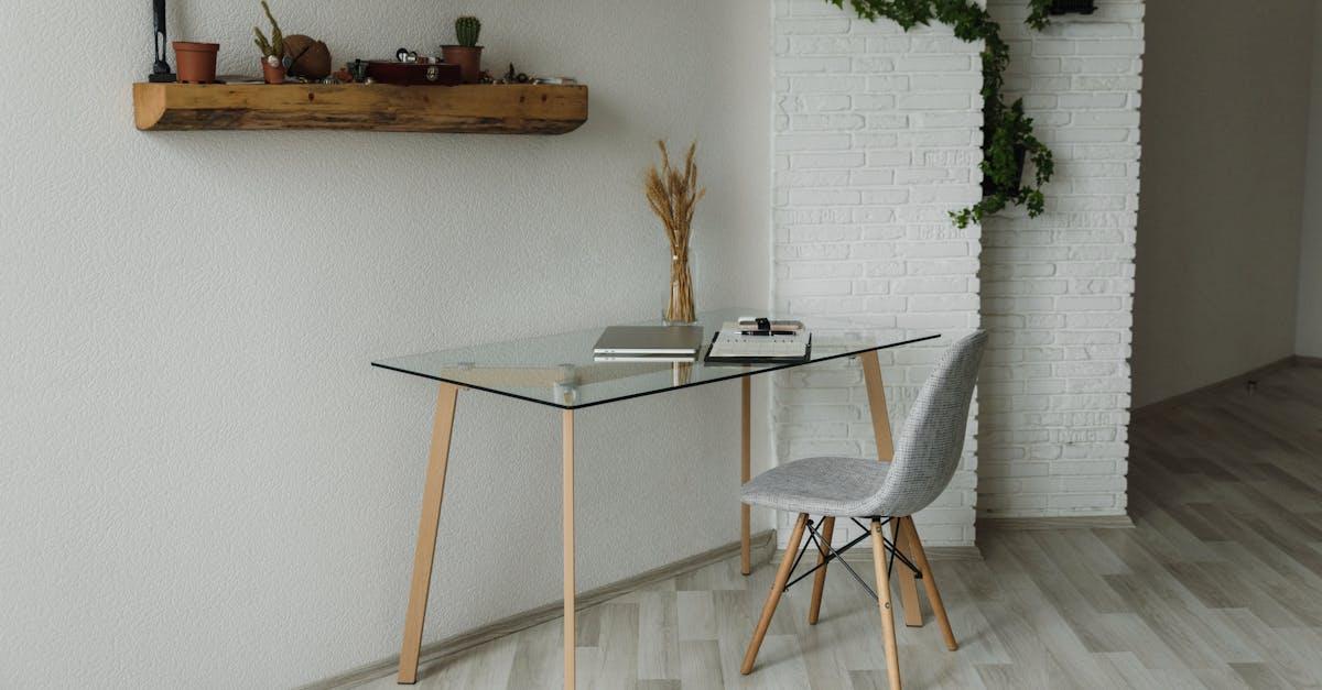 Salon, który pracuje z Tobą: sprytne sposoby na stylowy i ergonomiczny kącik do pracy