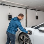 Nie tylko ładowarka: 21 sprytnych dodatków, które ułatwią życie kierowcom aut elektrycznych